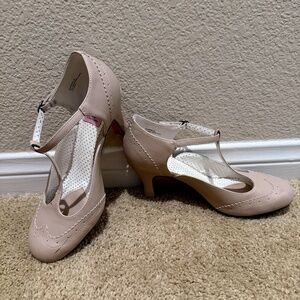Pleaser Shoes Flapper-26 Beige 3" Kitten Heel